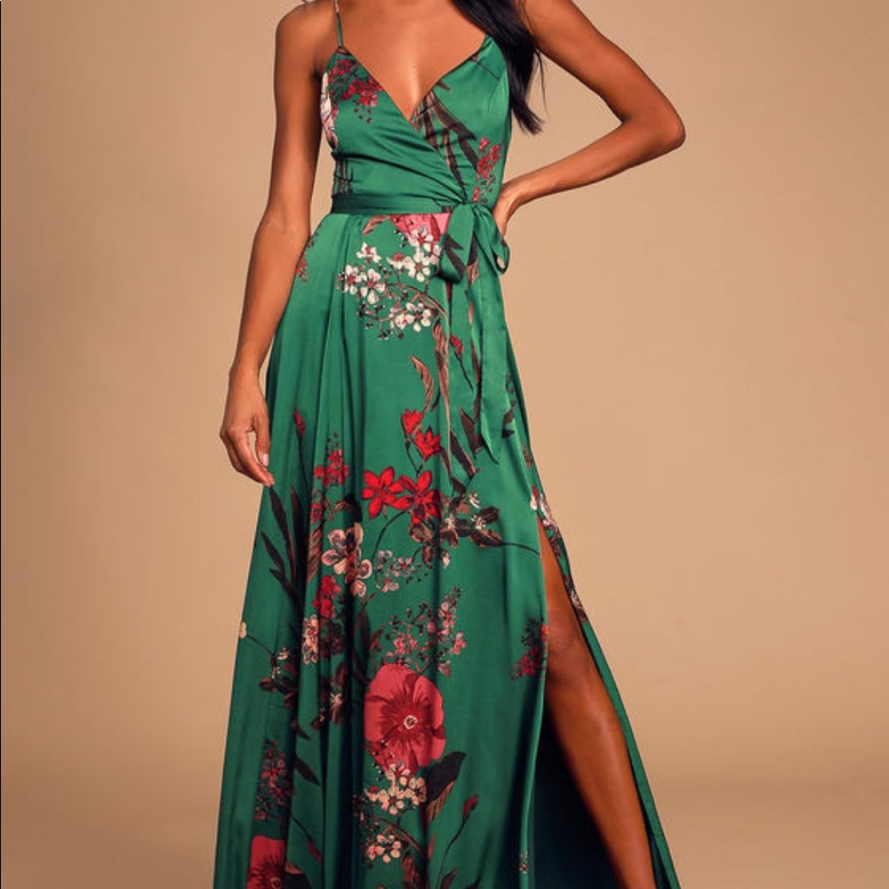 Lulus maxi dress worn once! Beautiful color thick fabric
